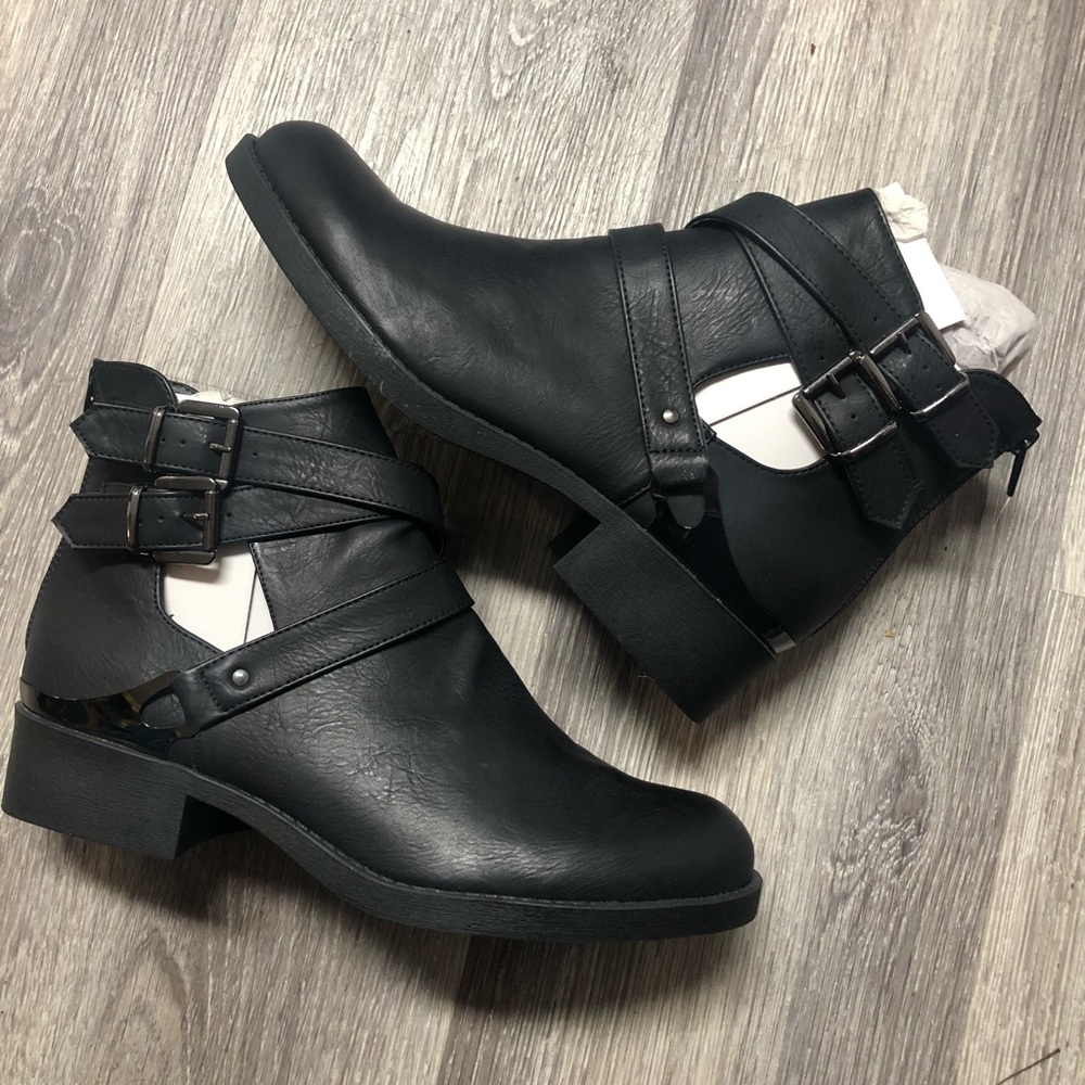 JustFab Buckle Detail Bootie Size 10 NEW